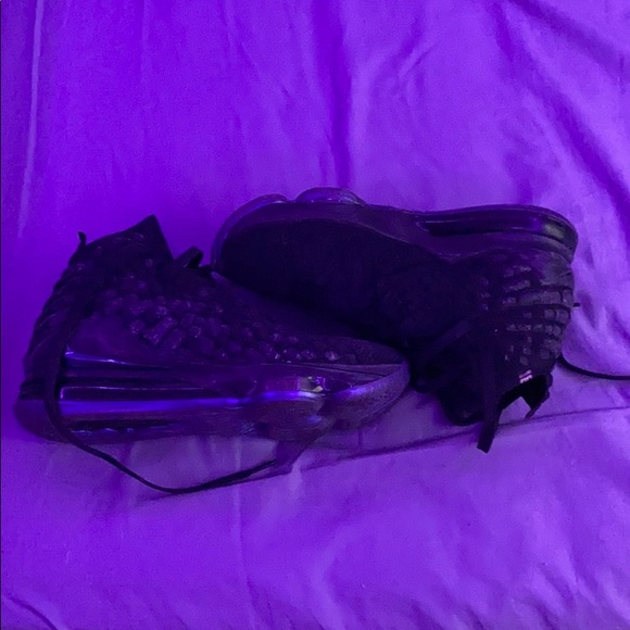 Lebron 17 Black and Chrome Colorway - Picture 1 of 2